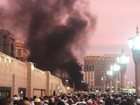 Een mensenzee bij de explosie in Medina, Saoedi-Arabië op maandag 4 juli.