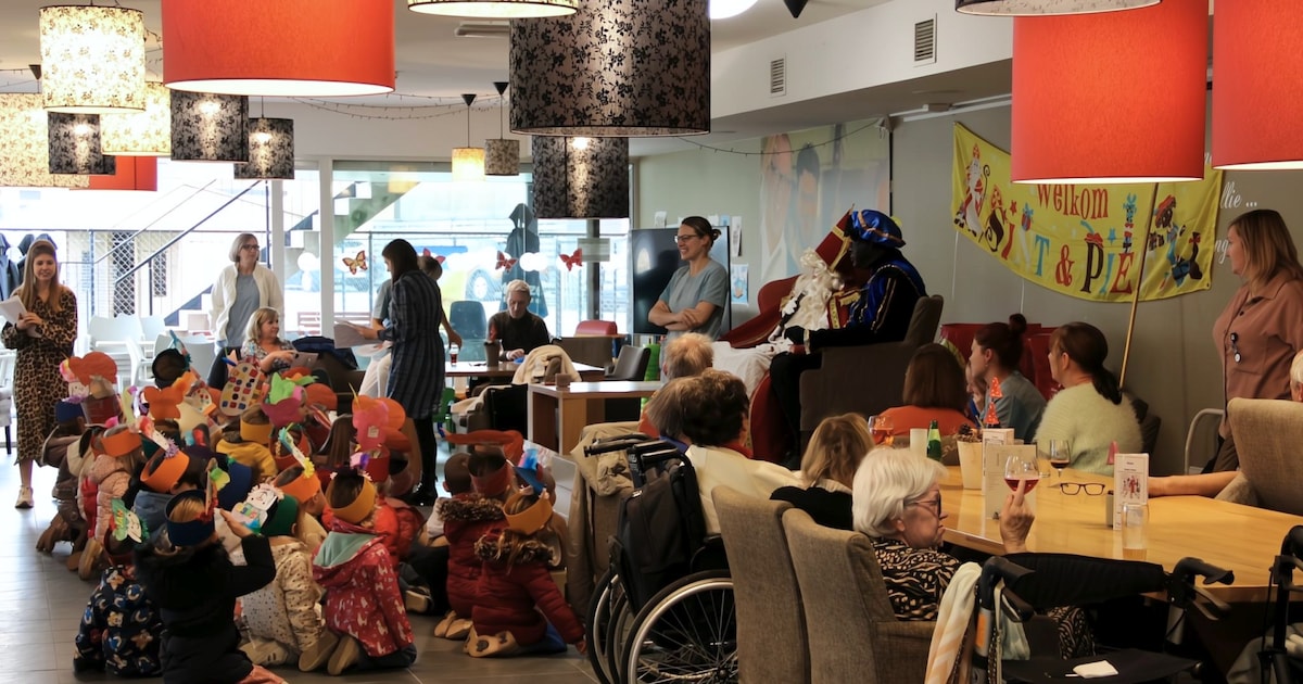 IN BEELD. Sint-Maarten brengt bezoek aan bewoners WZC Het Prieelshof