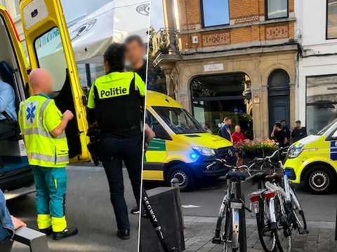 Foto links: de imam wordt per ambulance overgebracht naar het ziekenhuis voor verzorging aan zijn verwondingen.Foto rechts: enkele getuigen en hulpdiensten zijn nog aanwezig in de buurt.