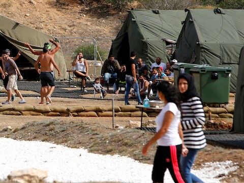 De groep vluchtelingen kwam twee weken geleden aan op Cyprus, waar ze in het Britse legerkamp belandden. Groot-Brittannië wil ze geen asiel verstrekken.