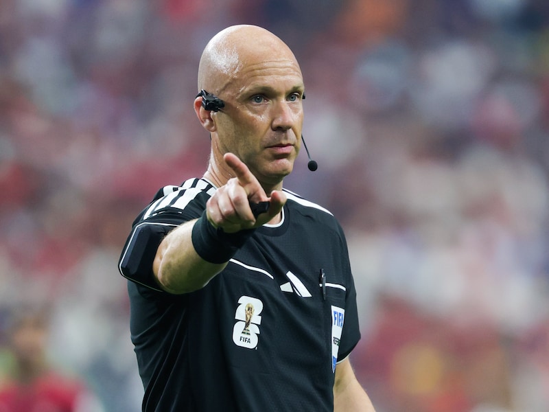 “De druk is intens en de kritiek constant”: topscheidsrechter Anthony Taylor hangt schoenen onmiddellijk aan de haak