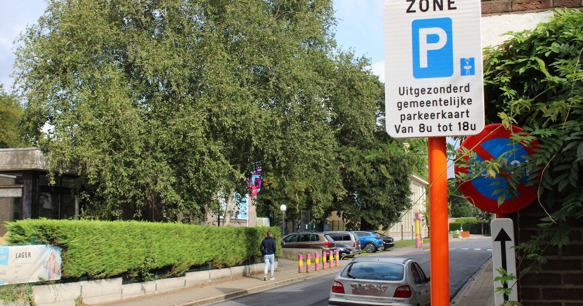 Slimme camera’s tegen fraude met parkeerschijven in Bree: wat mag er nu wel en niet met de blauwe sc