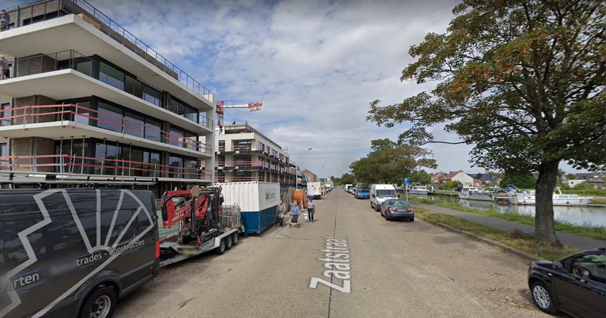 Werken aan nieuwe verhoogde kruispunt Zaatstraat lopen vertraging op ...