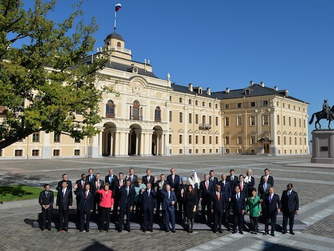 De leiders van de G20-landen poseren in Sint-Petersburg voor de traditionele groepsfoto.