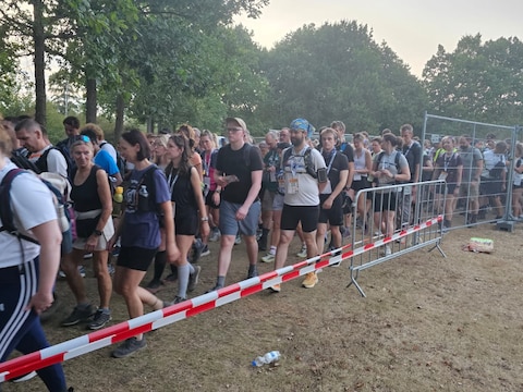 12.887 deelnemers gestart aan snikhete 57ste Dodentocht