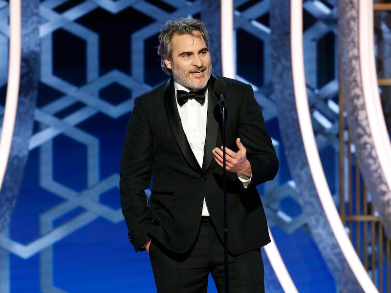Joaquin Phoenix noemt zijn collega’s hypocriet en Netflix grijpt ernaast: alles wat je moet weten over de Golden Globes