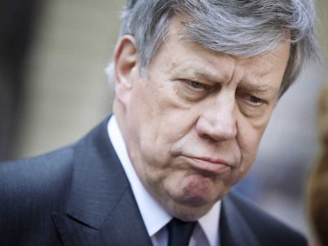 Minister van Veiligheid en Justitie Opstelten zal niet gaan reguleren, al komen er nog tien manifestaties.