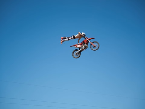 Marnick Lagrou uit Nijlen voorziet een extra stunt tijdens de Zomerbraderij 