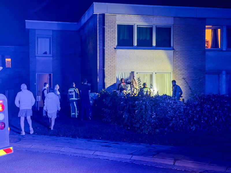 Elektrische fiets vat kort na middernacht vuur aan gevel van woning
