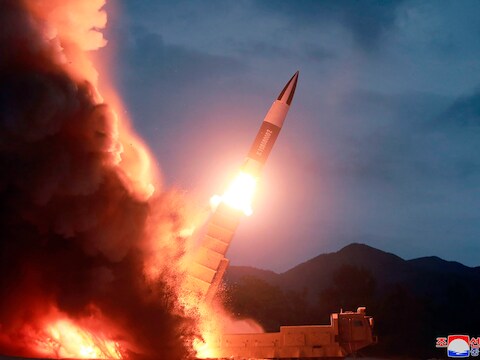 De lancering van een Noord-Koreaanse raket op 10 augustus. Volgens Pyongyang gaat het om een korteafstandsraket. 
