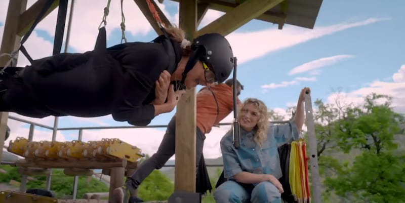 Eerste kus in 'Hotel romantiek', Rony ruilt Lucy in voor Sonia: “Mijn sexy  pyjama gaat mee” | TV | HLN.be