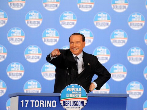 Silvio Berlusconi (76), zondag op campagne in Turijn.