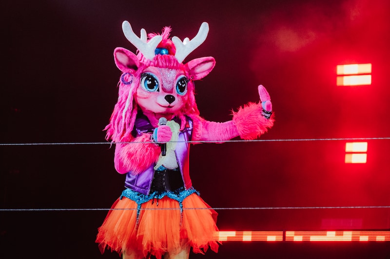 La Semana Más Cálida recibe una visita inesperada: Bambi de 'El Cantante Enmascarado' da una actuación