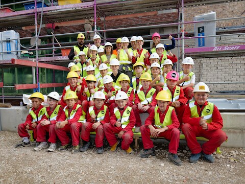 Werfbezoek een initiatief van PXL STEM Academy en Embuild Limburg, kinderen op een echte bouwwerf Hasselt.