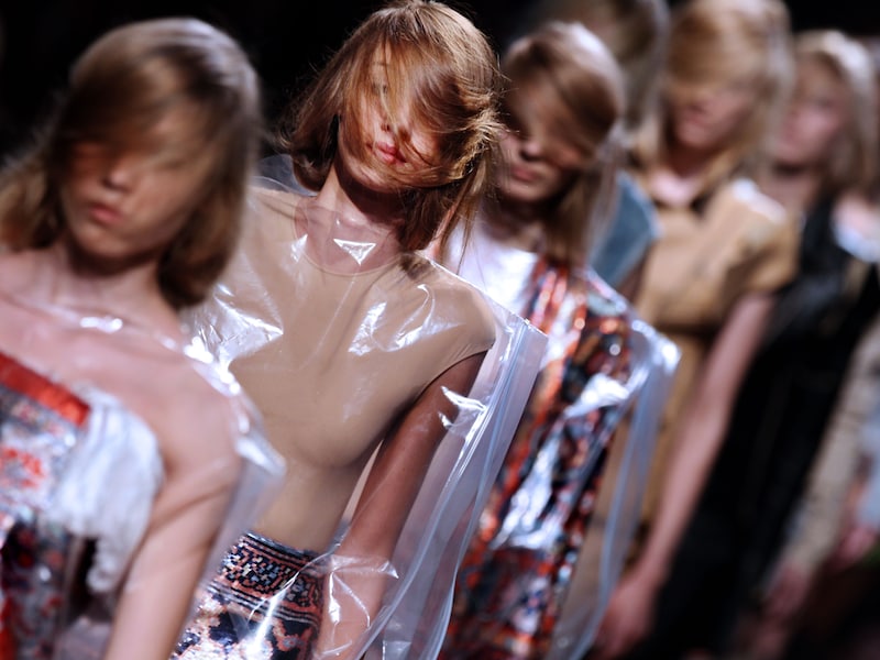 Modellen van Margiela op de catwalk