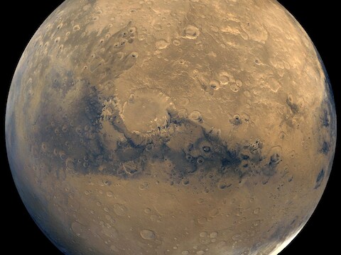 Een foto van de planeet Mars die samengesteld werd uit foto's van Viking Orbiter, een ruimtetuig van NASA.
