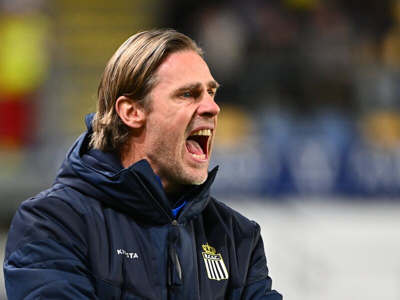 “Vind een club voor papa, want dit gaat niet meer”: hoe de carrière van Charleroi-coach Hans Cornelis plots een bocht van 180 graden nam