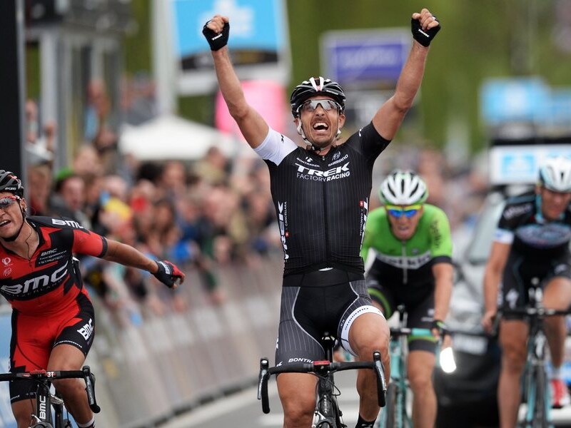 Cancellara klopte in de spurt Van Avermaet (l), Vanmarcke en Vandenbergh (rechts).