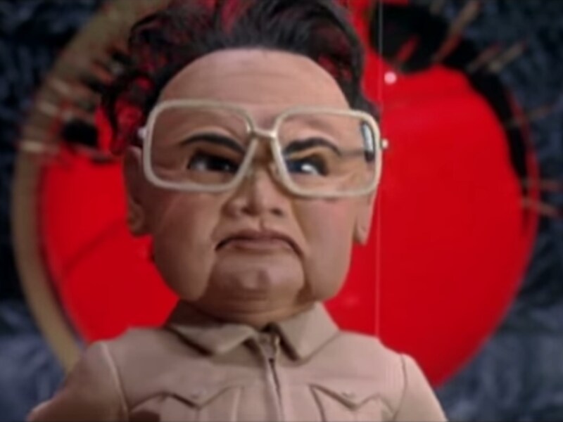 Kim Jong-uns vader en voorganger, Kim Jong-il, moet het ontgelden in 'Team America: World Police'.