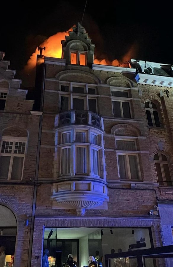 Pand met kledingzaak loopt zware schade op na brand in Ieperse centrum ...