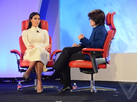 Kim Kardashian op het congres Code/Mobile voor interviewer Kara Swisher