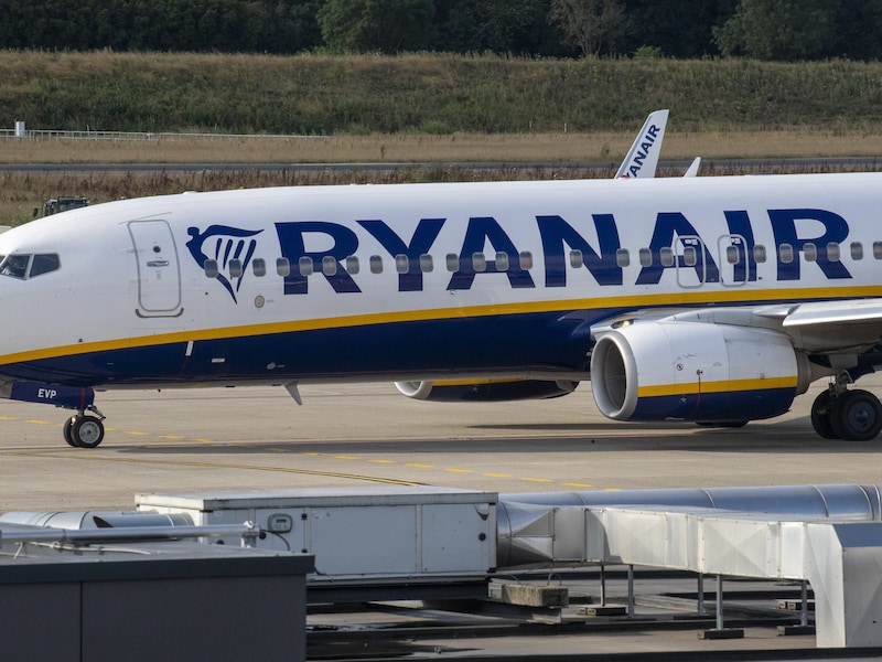 Een vliegtuig van Ryanair op de luchthaven in Charleroi.